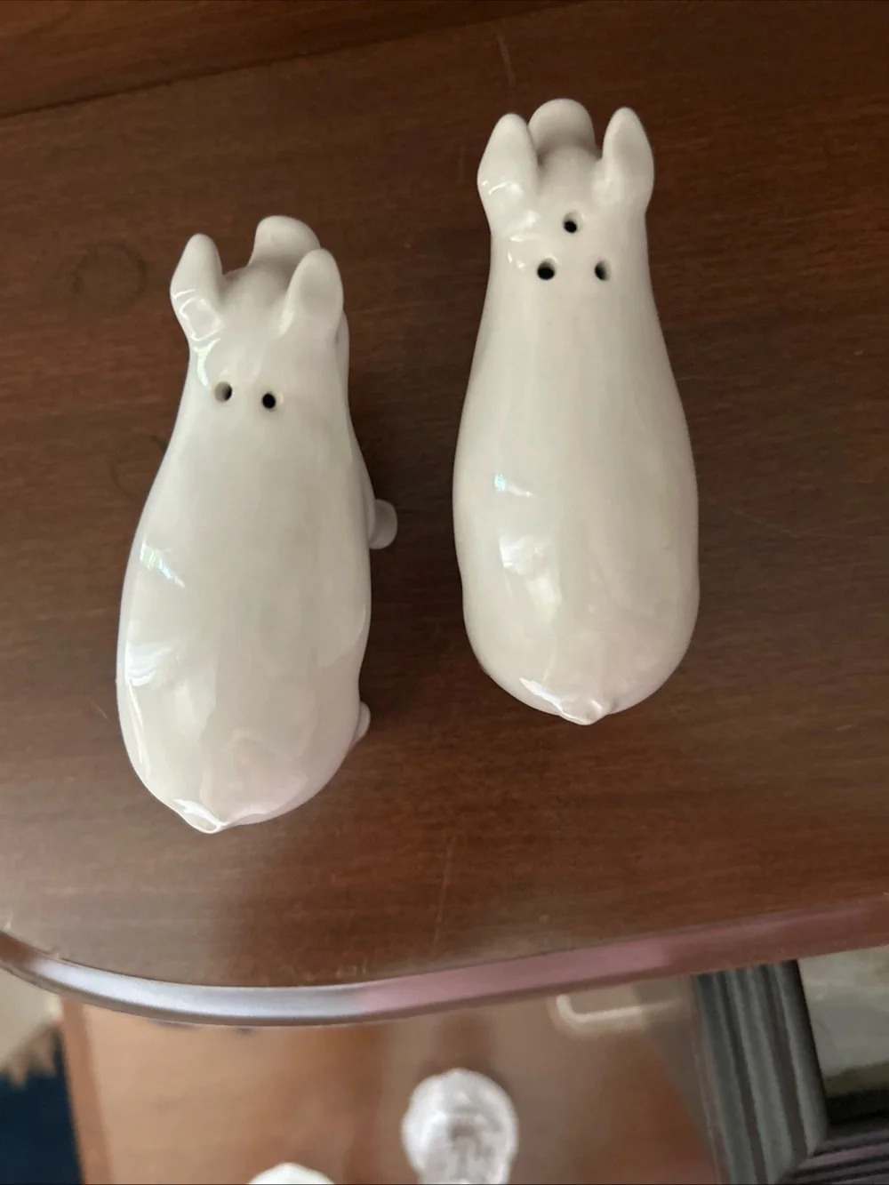 Pottery Barn White Ceramic Pig Salt &Pepper Shakers With Ears Down